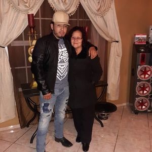 Meet your Posher, Efrain